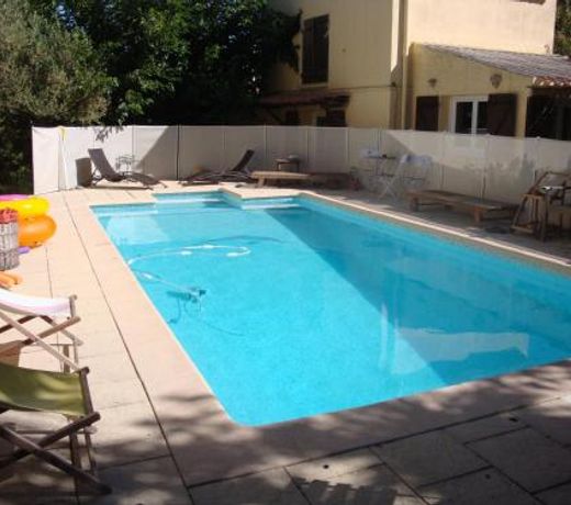 Maison jardin grande piscine , sortie bateau possible