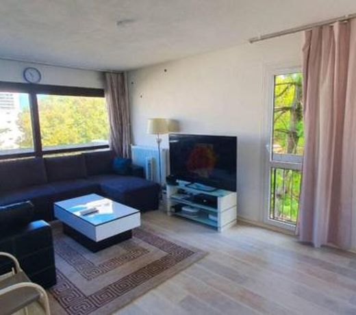 CRETEIL GRAND STUDIO A 3 MIN DU METRO ideal pour couple