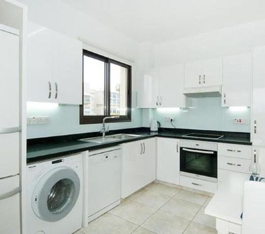 Beautiful 2 bedroom Apartment at premium location.