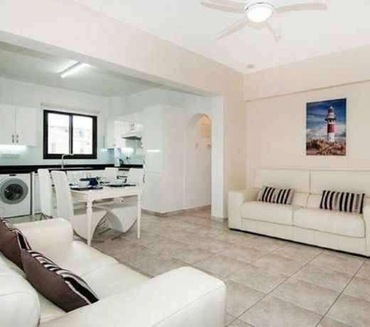 Beautiful 2 bedroom Apartment at premium location.