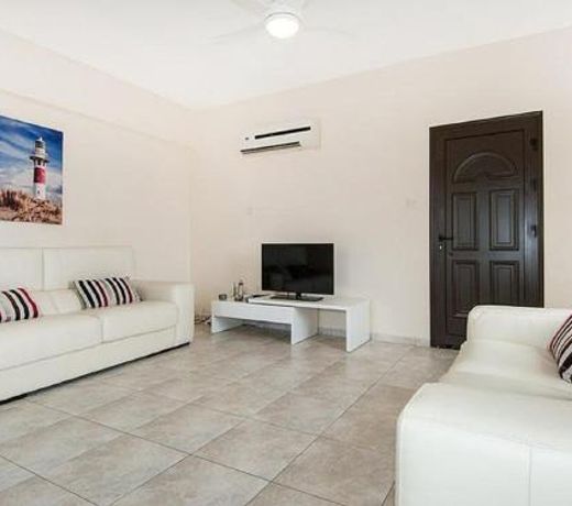 Beautiful 2 bedroom Apartment at premium location.