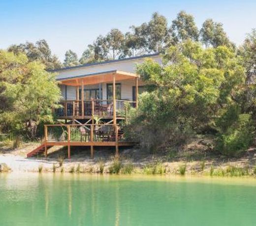 Wirraway Luxury Chalet