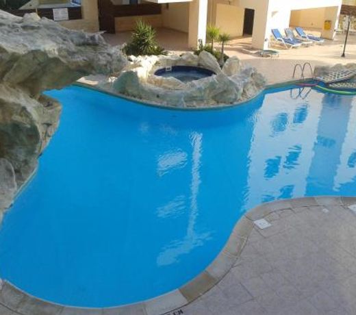2-bedroom apartment with swimming pool in Larnaca