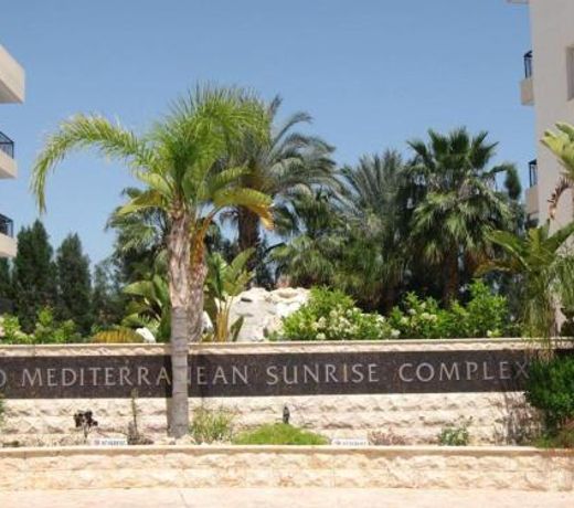 2-bedroom apartment with swimming pool in Larnaca