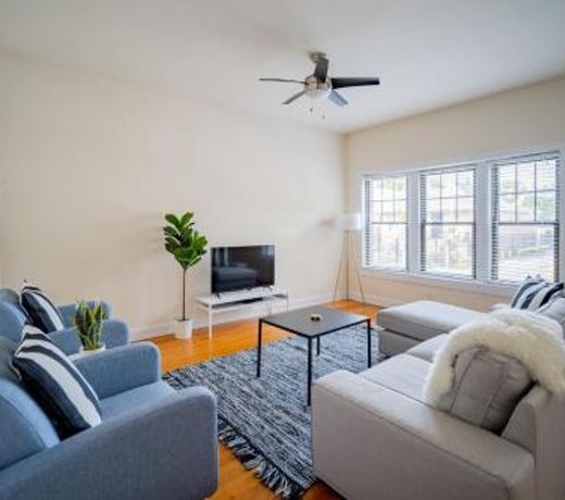 Classy 3BR 2BA Logan Square Apt with Free Parking