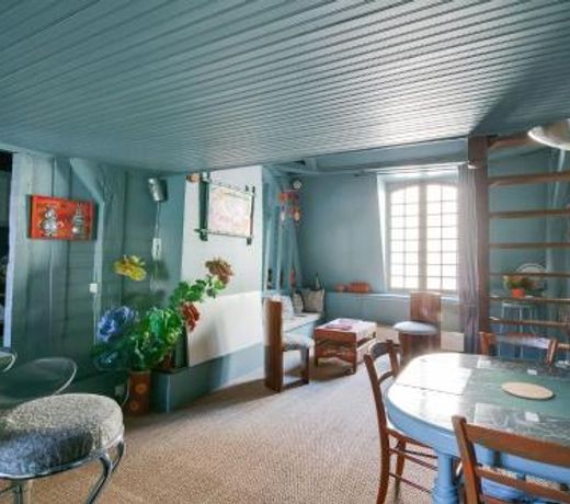 2 bedrooms appartement with enclosed garden and wifi at Troyes