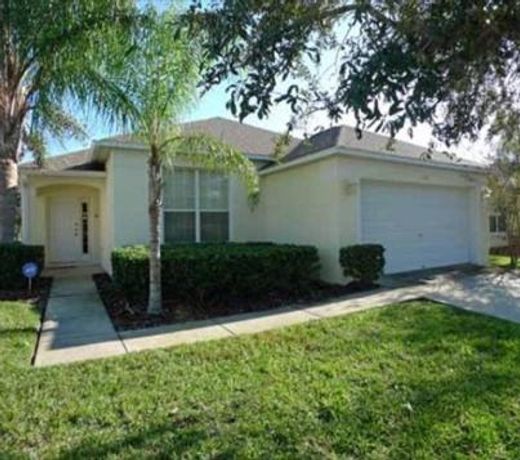 Tremendous 4 Bedroom 3 Bath Pool Home in Golfing Community
