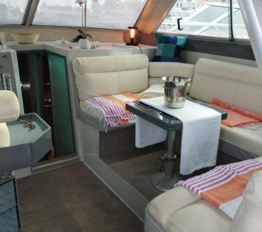 Ferretti 36 ' Bateau a Quai Vieux-Port Cannes Festival La Croisette