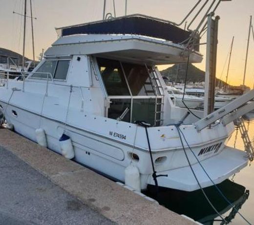 Ferretti 36 ' Bateau a Quai Vieux-Port Cannes Festival La Croisette