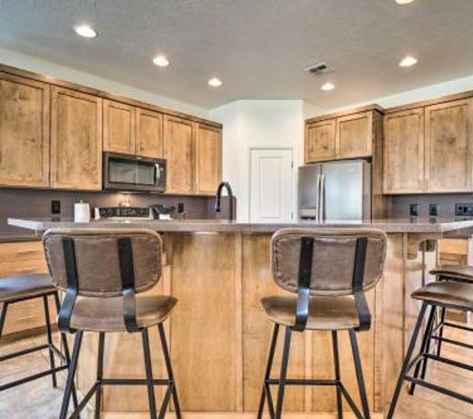 Bright Modern Abode - 32 Miles to Zion Natl Park!