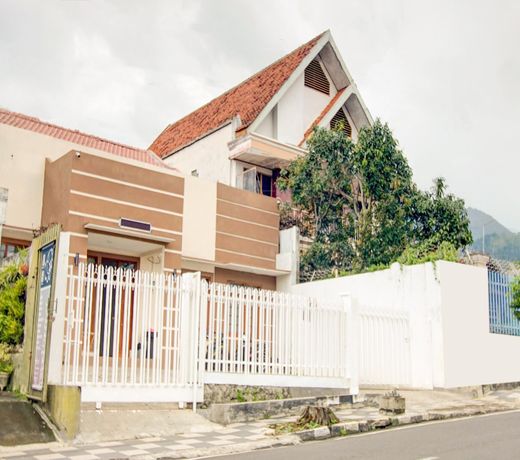OYO 90175 Tl Guest House
