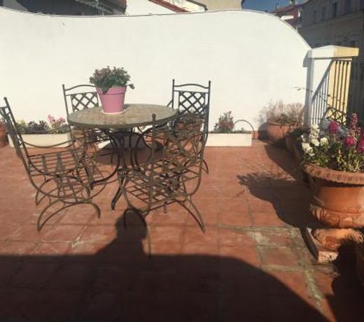 Romantic Central Terrace