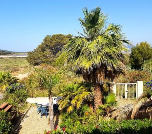 studio 25M2 avec 1 canapé convertible grand confort pour 2 personnes presqu'île des Giens