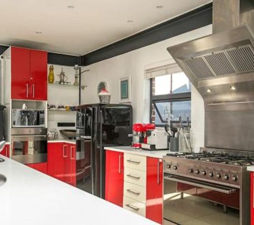 Stylish Secure Huge Celeb style space