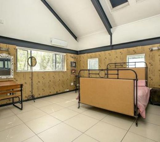 Stylish Secure Huge Celeb style space