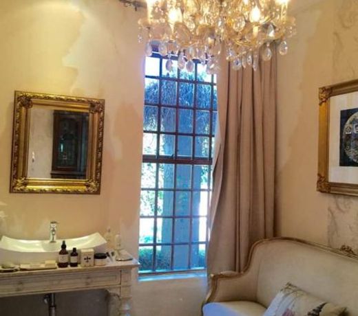 Best central location in JHB for Gautrain, M1, Rosebank, Sandton, Town and museums