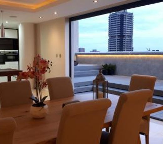 1804 Johannesburg City Penthouse with Rooftop Hot Tub