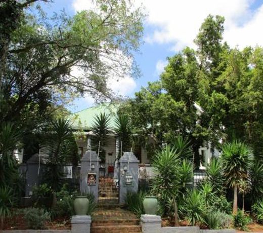 6th & 9th Melville Guest House
