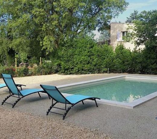 Modern Villa with Private Pool and Pool House in Carpentras