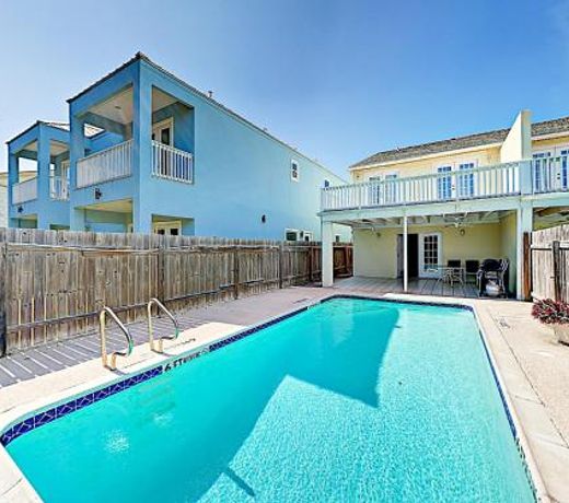 New Listing! Island Retreat With Pool, Walk To Beach Condo