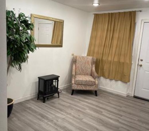 Spacious Sloan Place!!