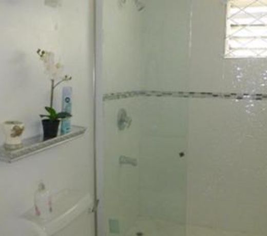 Rockley Golf Club, 2 bed 2 bath Pool, Tennis, Golf, Bar & Restaurant!