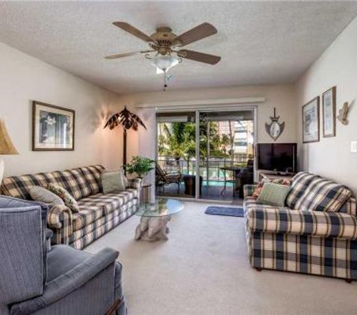Leonardo Arms 207, Gulf Front Condo, 1 Bedroom, Heated Pool, WiFi, Sleeps 4