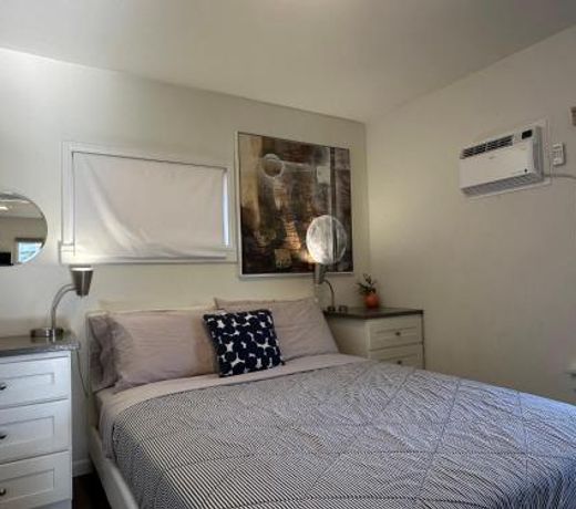 Cozy Home Conveniently Located with King Bed