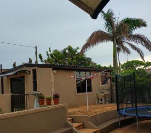 Bluff Marine Drive Self Catering Cottage A