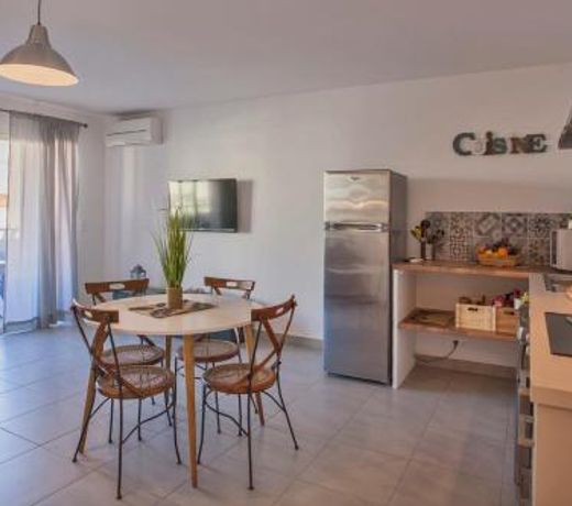 L'orangeraie Calvi centre a 300m de la plage et du port parking prive