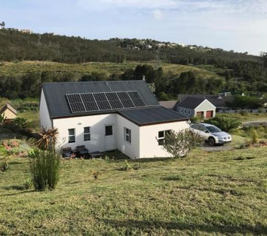 Stylish Country Cottage, Solar panelled in Knysna