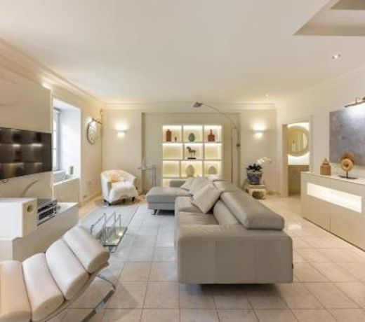 President Mezonet Apartment