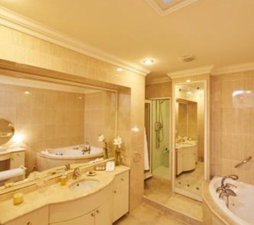 President Mezonet Apartment