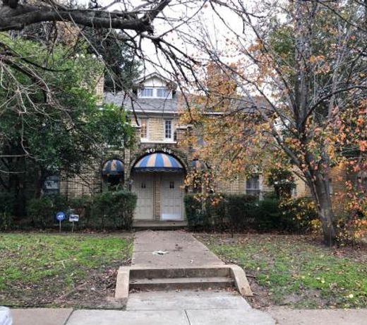 5 mins to downtown. 950 SF Entire1B-1B Heart of Oaklawn, 75219.Sleeps 6.