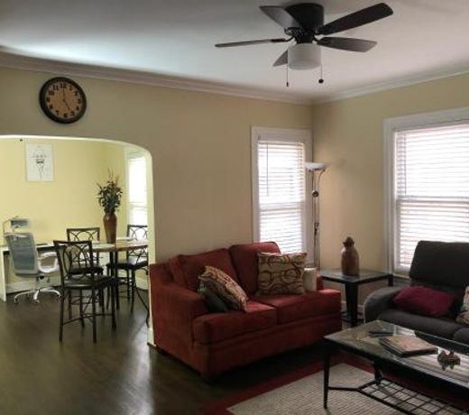 5 mins to downtown. 950 SF Entire1B-1B Heart of Oaklawn, 75219.Sleeps 6.