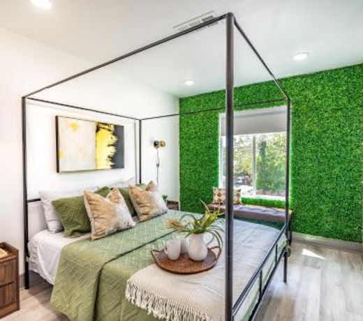GREEN DREAM Beautiful Modern Condo in a Gated Complex with a Rain Shower and Blazing Internet