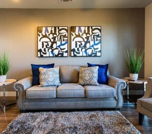 Knox District Pet Friendly King Suite Plus Pool & Gym