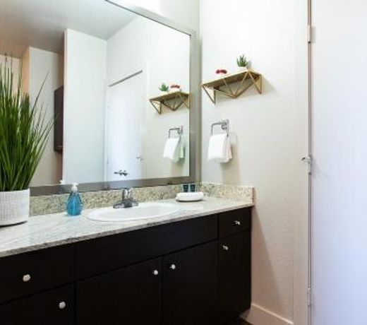 Knox District Pet Friendly King Suite Plus Pool & Gym