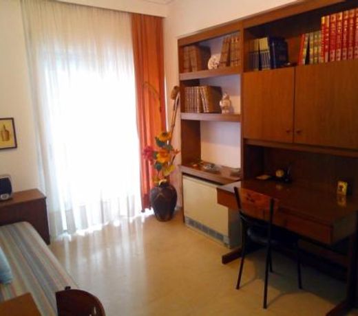 Beautiful Apt -up to 4 guests- close to center!