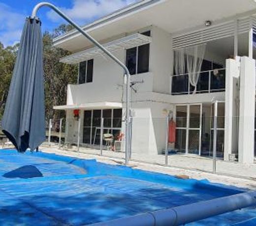 Spacious 2 bedroom unit, private bath, kitchen, RV parking on 5 acres, 10 min to Fraser Island barge