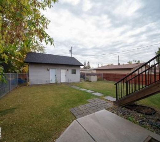EXECUTIVE YEG Home I Walk to World of Science I w free parking & WiFi!
