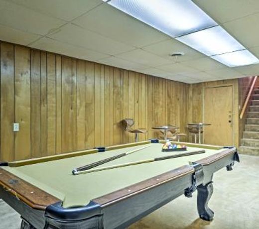 Vintage Home with Spacious Yard 5 Mi to Pigeon Forge