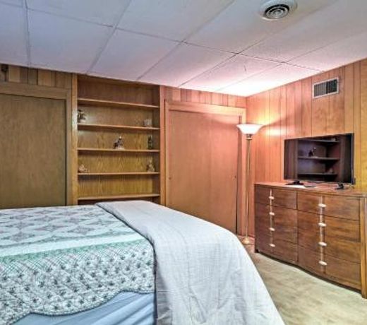 Vintage Home with Spacious Yard 5 Mi to Pigeon Forge