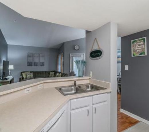 o CHARMING CONDO MINUTES FROM GORGEOUS CLEARWATER BEACHES o