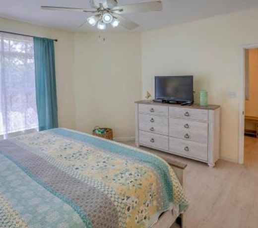 WFH Away from Home! FREE Wi-Fi and Parking, 4mi to Clearwater Beach