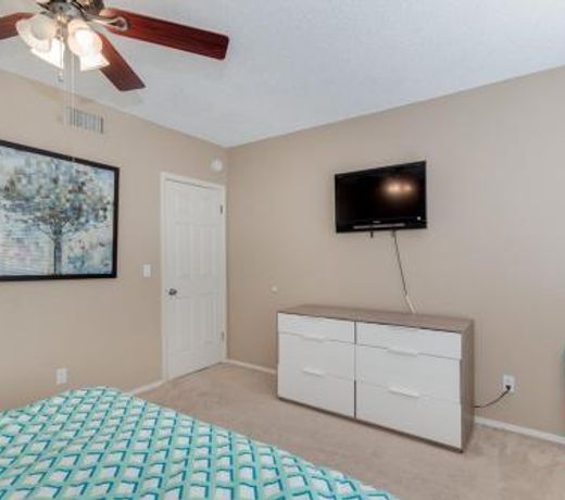 1 bedroom condo large living room