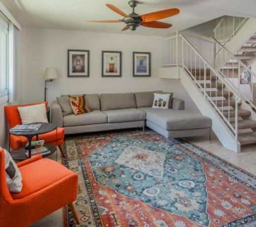Spacious 4BR Townhouse by Old Town by WanderJaunt