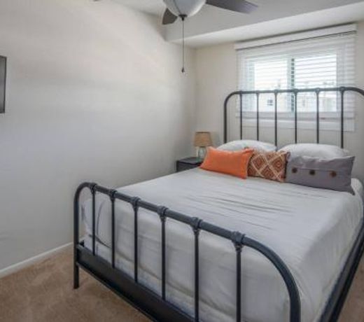 Spacious 4BR Townhouse by Old Town by WanderJaunt