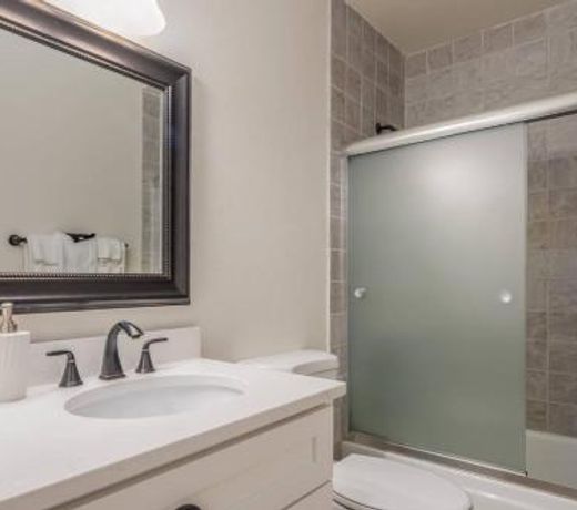 Spacious 4BR Townhouse by Old Town by WanderJaunt