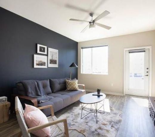 Spacious 2 BR/2 BA with Pool & Gym by Howard